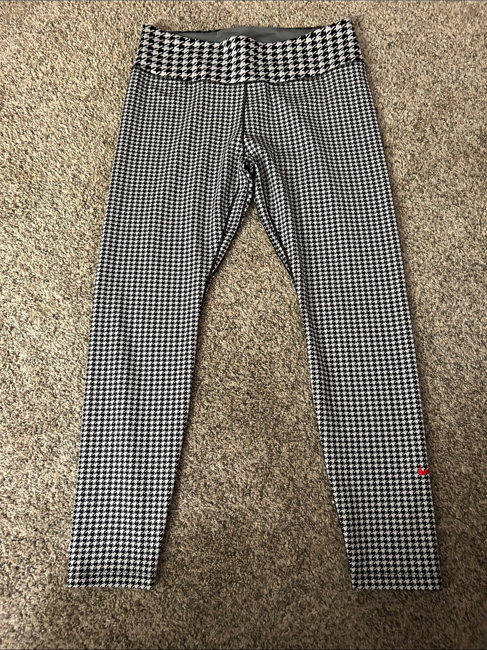 Nike‎ Black & White Houndstooth Dri-FIT Leggings, 32 resting waist, Inseam 26